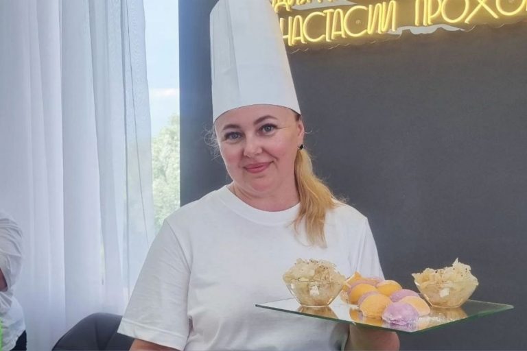 Как пинчанка накормила шефов Ивлева и Агзамова блюдами белорусской кухни Как пинчанка накормила шефов Ивлева и Агзамова блюдами белорусской кухни