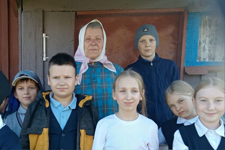 С почтением к старшим С почтением к старшим