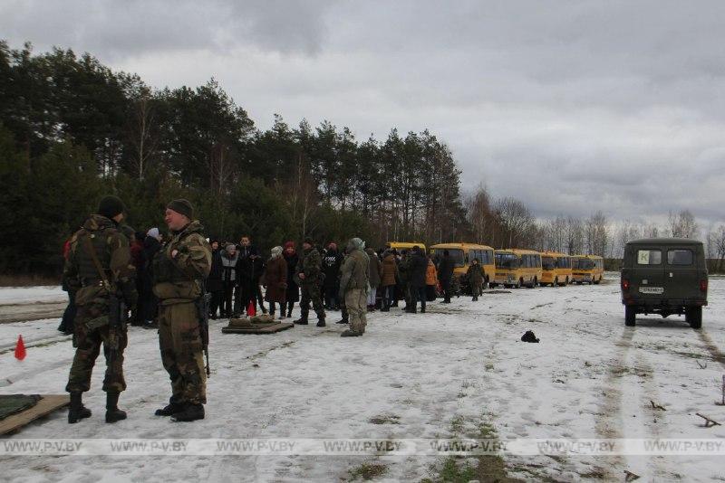 Учащиеся районных школ побывали в полевом лагере десантников