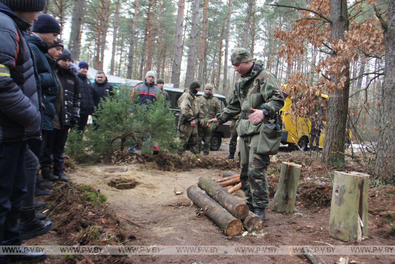 Учащиеся районных школ побывали в полевом лагере десантников