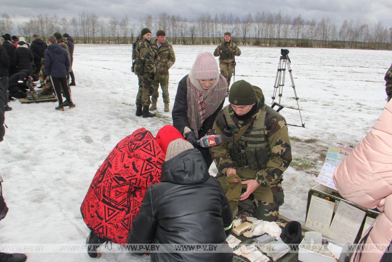 Учащиеся районных школ побывали в полевом лагере десантников