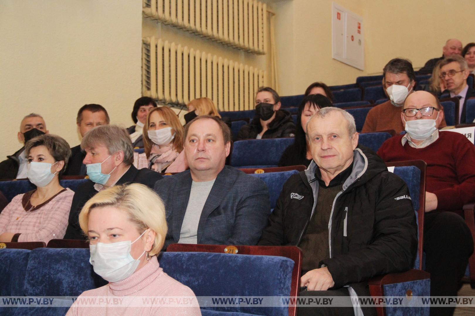 Наращивание объемов промышленного производства, строительства, ремонт дорог, объектов здравоохранения и образования – одни из приоритетных задач