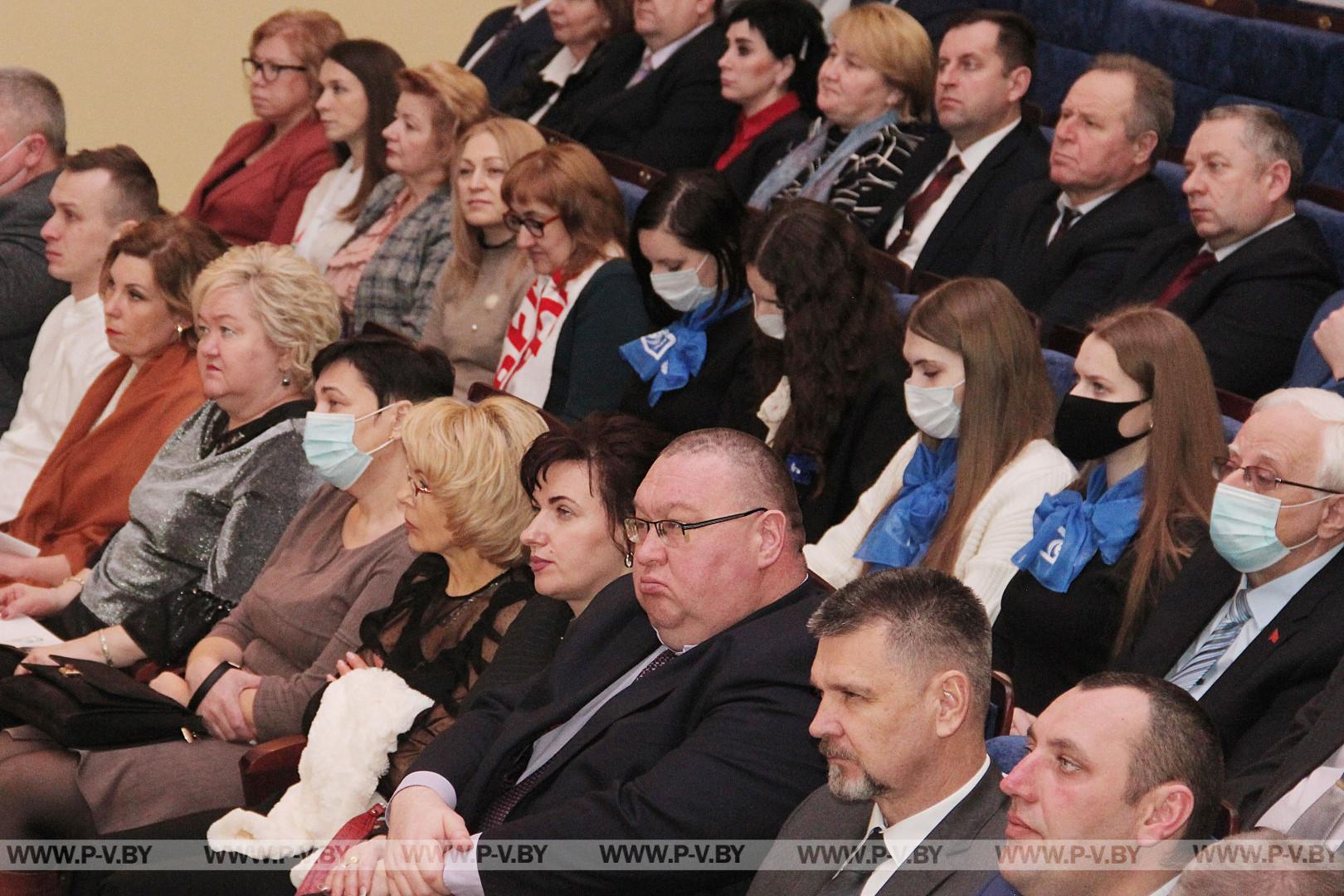 Наращивание объемов промышленного производства, строительства, ремонт дорог, объектов здравоохранения и образования – одни из приоритетных задач