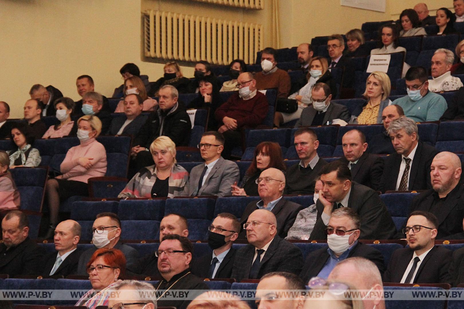 Наращивание объемов промышленного производства, строительства, ремонт дорог, объектов здравоохранения и образования – одни из приоритетных задач