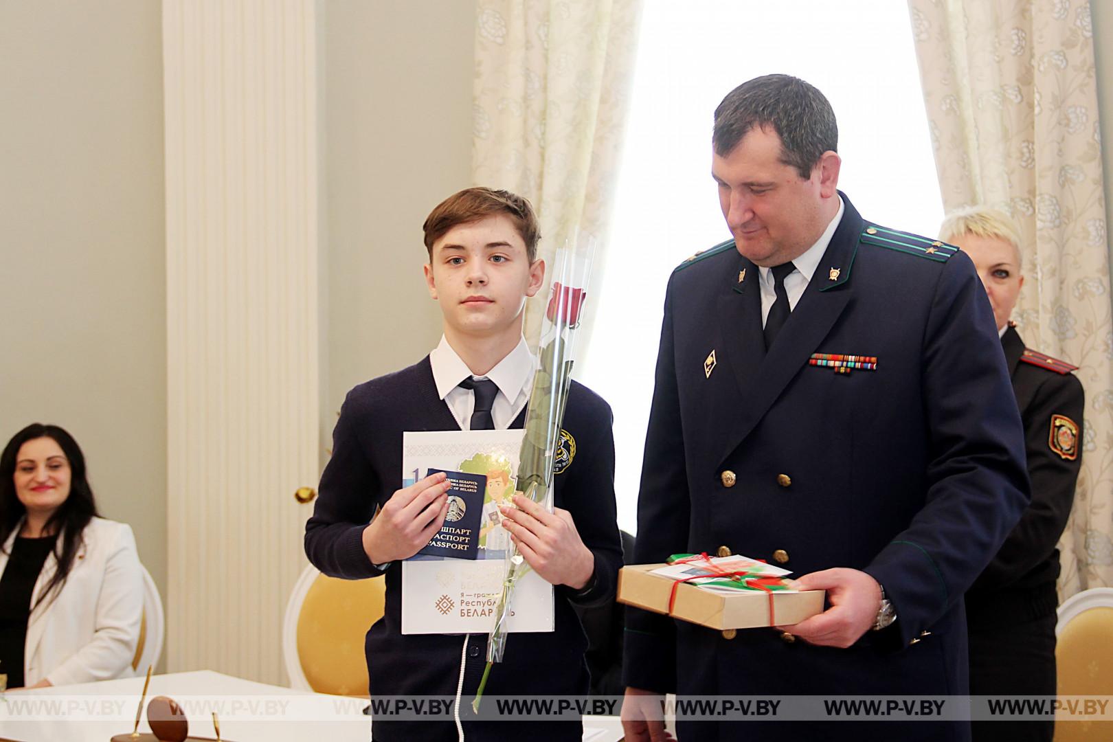 Конституция - Закон для всех, и нам его воплощать в жизнь на благо страны и народа