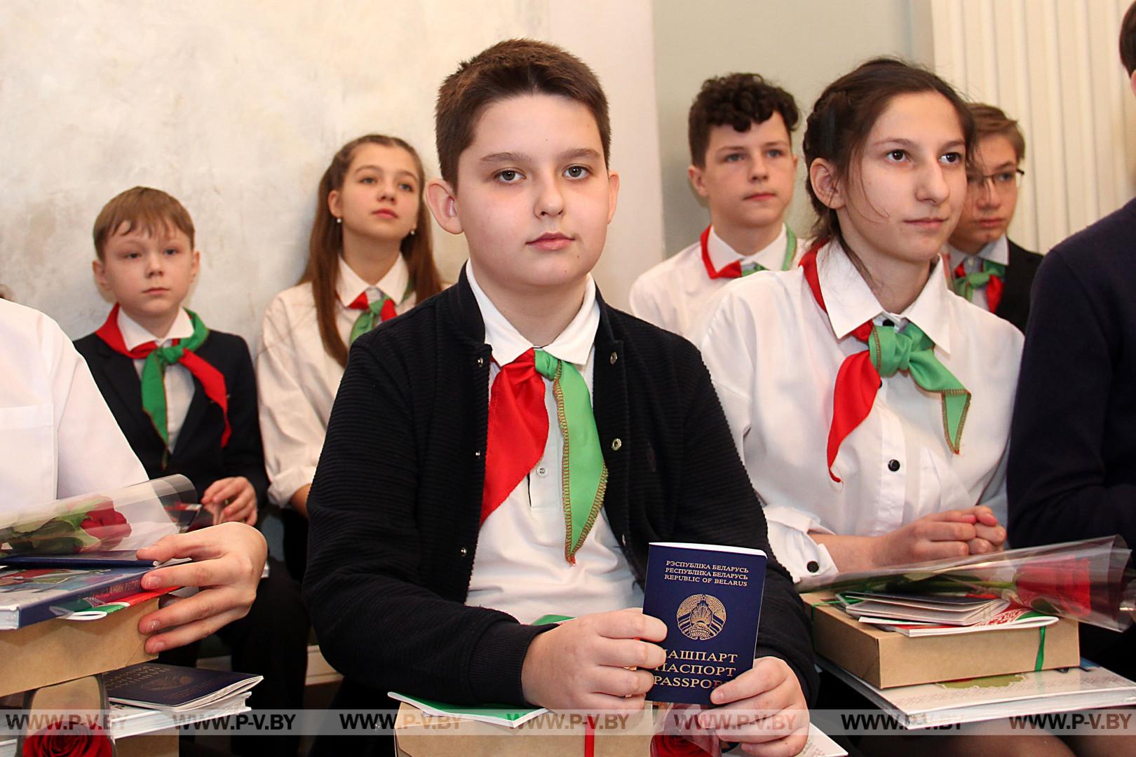 Конституция - Закон для всех, и нам его воплощать в жизнь на благо страны и народа