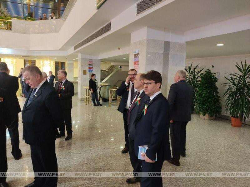 Фотофакт. Делегация Пинщины – в ожидании Послания Президента