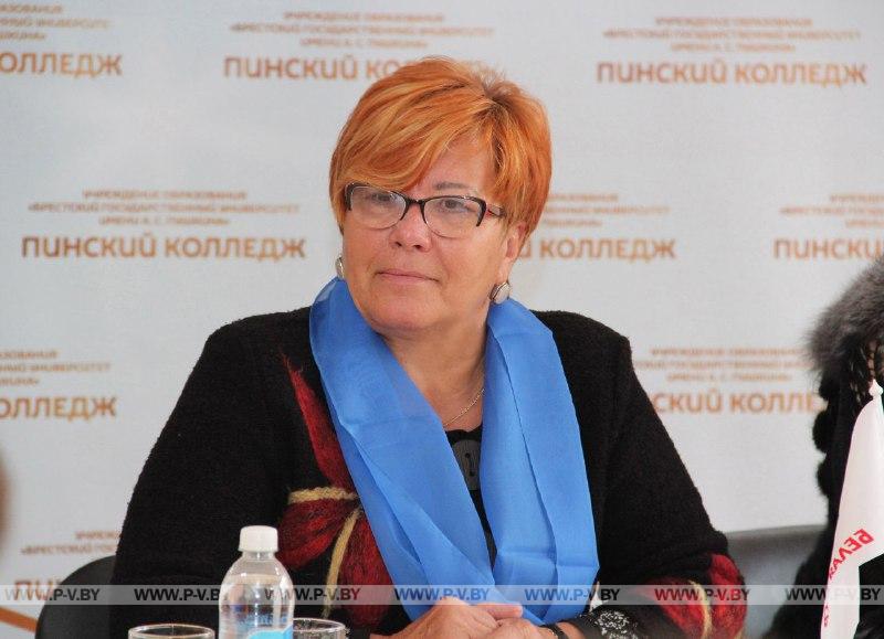 Валентина КУЛАК: «Главное, что сохраняются все социальные гарантии для матерей, семей, детей» Валентина КУЛАК: «Главное, что сохраняются все социальные гарантии для матерей, семей, детей»