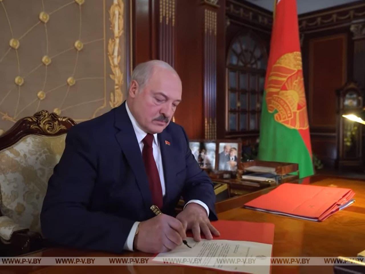 Президент Беларуси Александр Лукашенко подписал указ об объявлении Года исторической памяти Президент Беларуси Александр Лукашенко подписал указ об объявлении Года исторической памяти