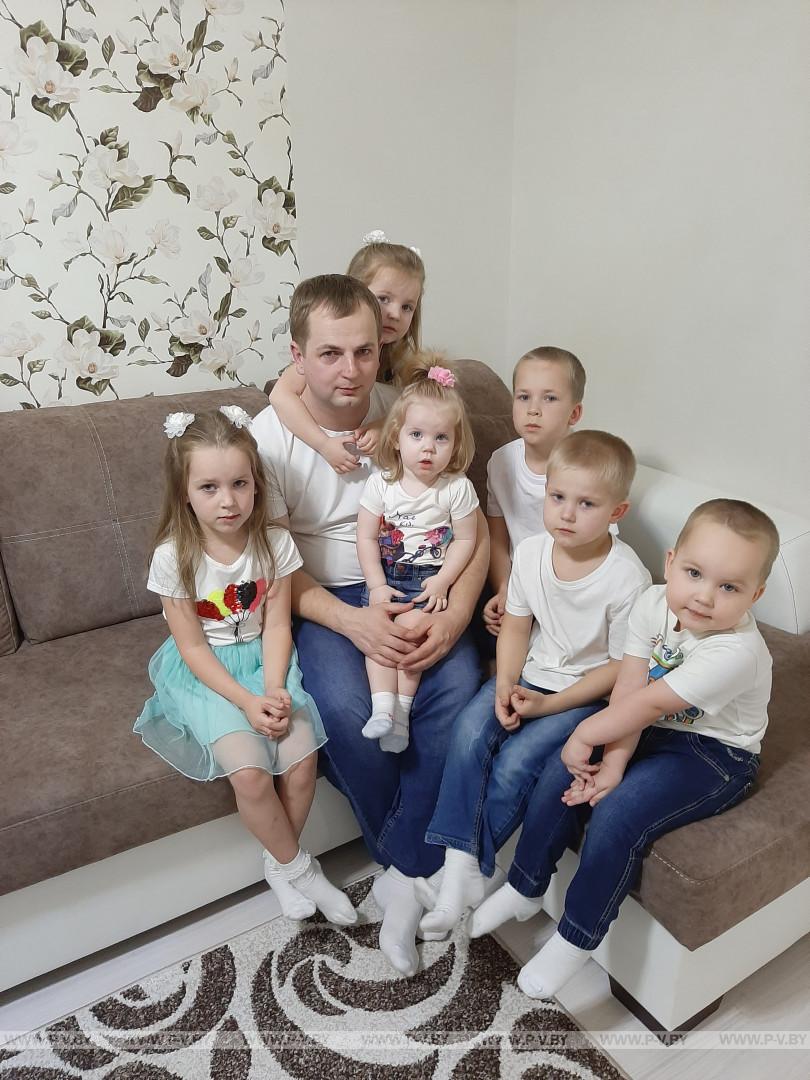 В преддверии Нового года и Рождества Христова многодетная мама Лилия Суслик удостоена ордена Матери